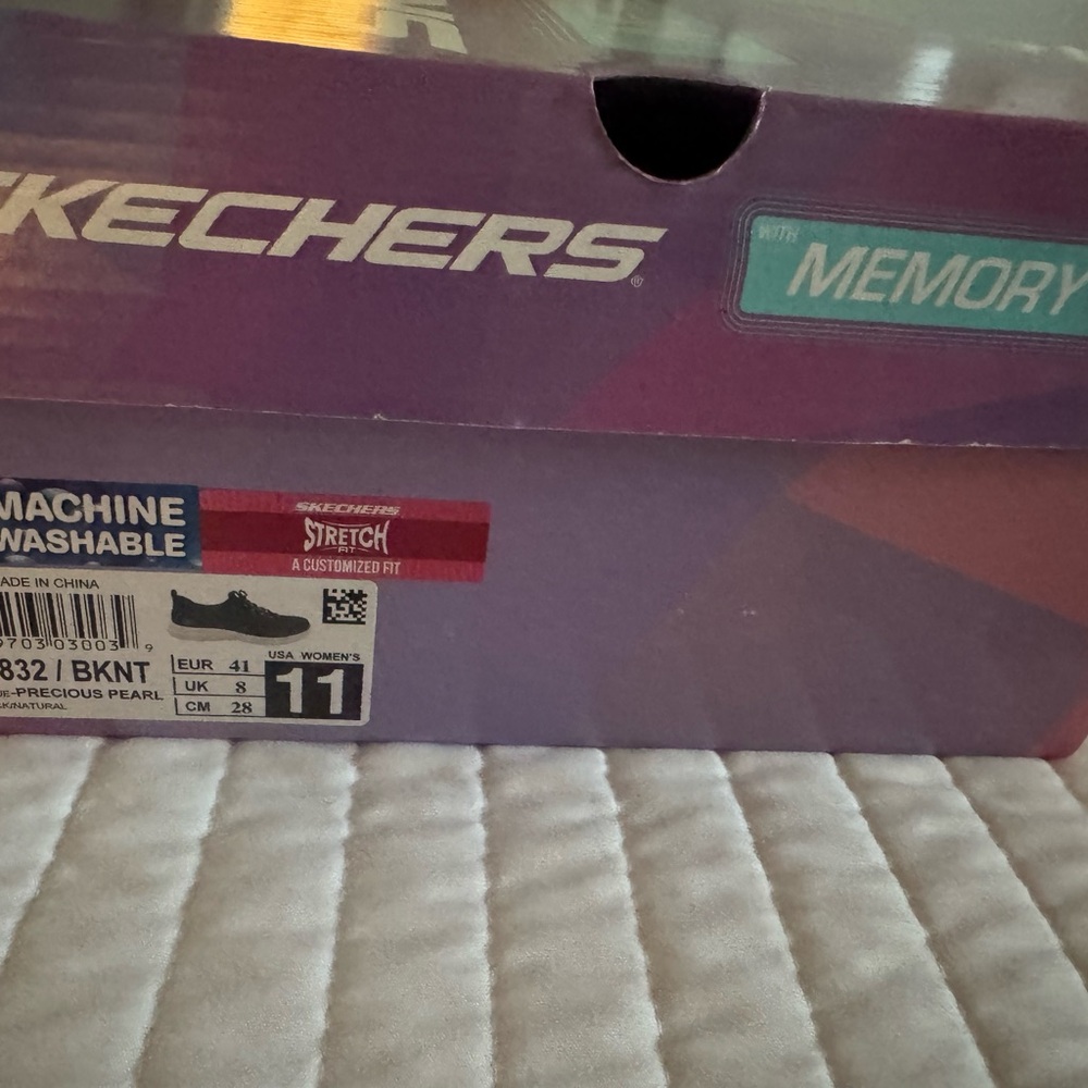 Skechers Women's Black Athletic Sneakers with White Sole Brand New - Picture 6 of 6